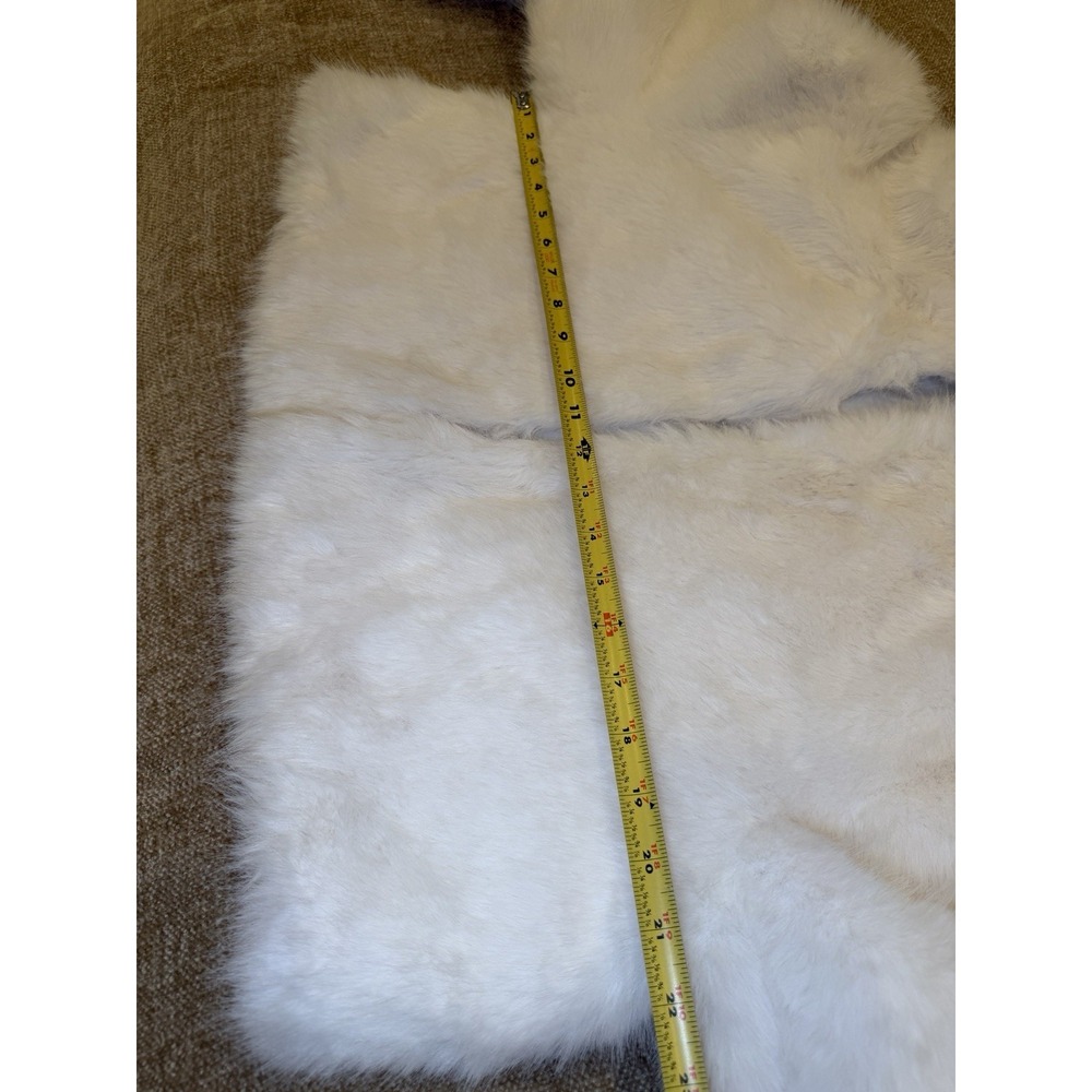 Edikted White Faux Fur Cropped Jacket Size Small - Picture 10 of 10